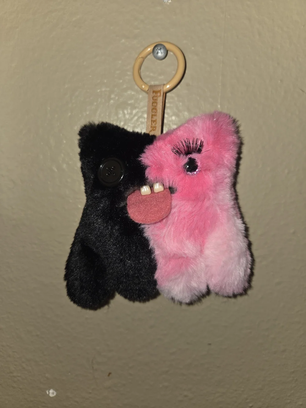 Plush Dual-Color Pet Toy Keychain – Black & Pink
